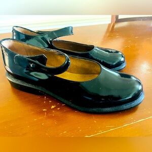 ALL LEATHER MADE IN ITALY Black Patent Leather Mary Jane Shoes